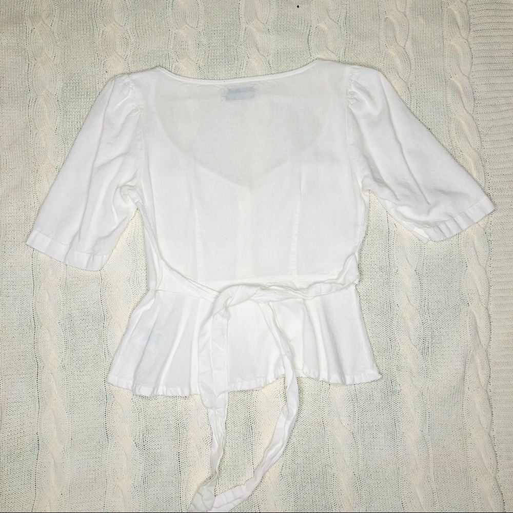 🆕 Urban Outfitters White Tie Half Sleeve Blouse - Picture 2 of 7